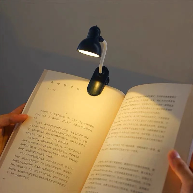 Imagem original do anúncio: Luz de leitura com clipe para acompanhar seu livro